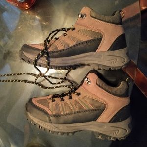 Bearpaw Hiking Boots sz 4.5